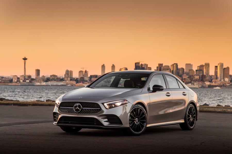  Mercedes-Benz A220 4Matic AMG Line Sedan (V177) 2018 года  (NA) (фото 1 из 40)